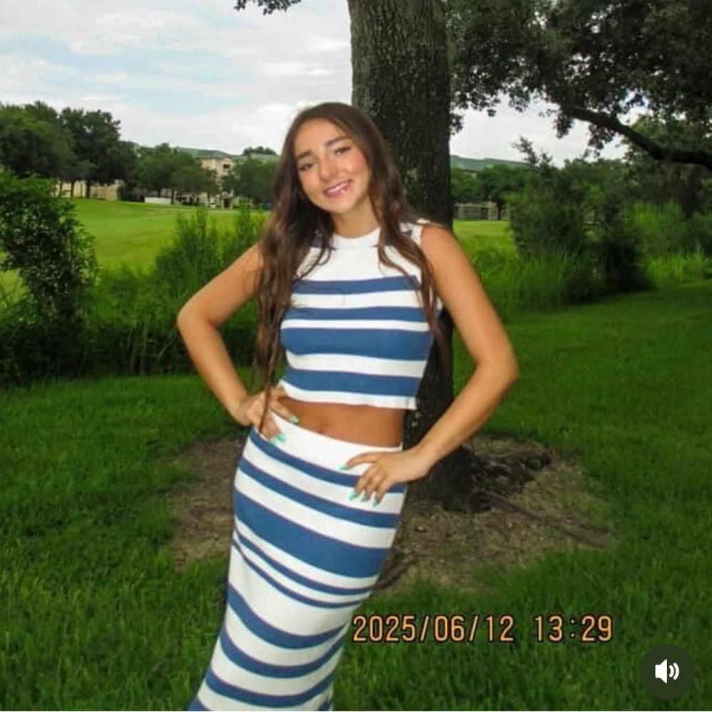 Arach & Cloz - 

Striped Blue and White Women's Skirt

Good Condition